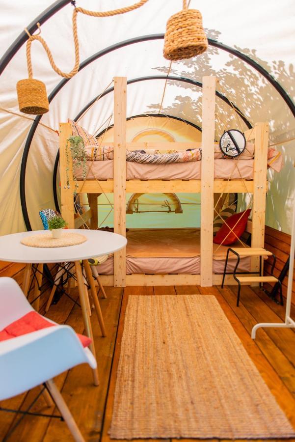 Hotel Dragonfly Gardens - The Wagons à Braşov Extérieur photo